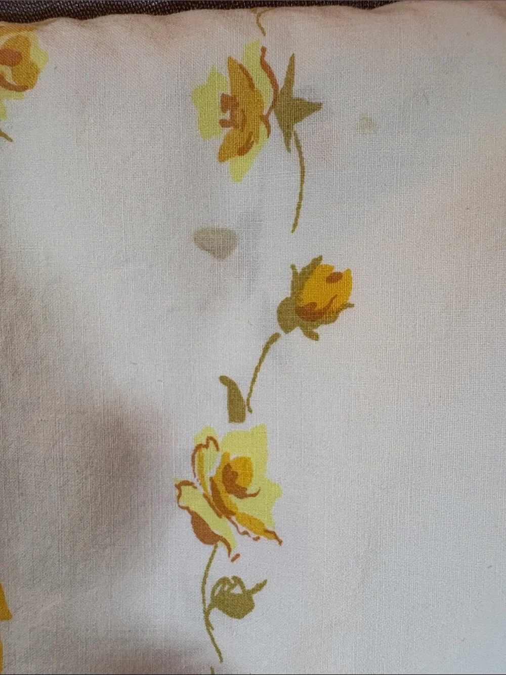 2 Vintage Yellow Rose Floral flat full size Sheets small roses around border 222